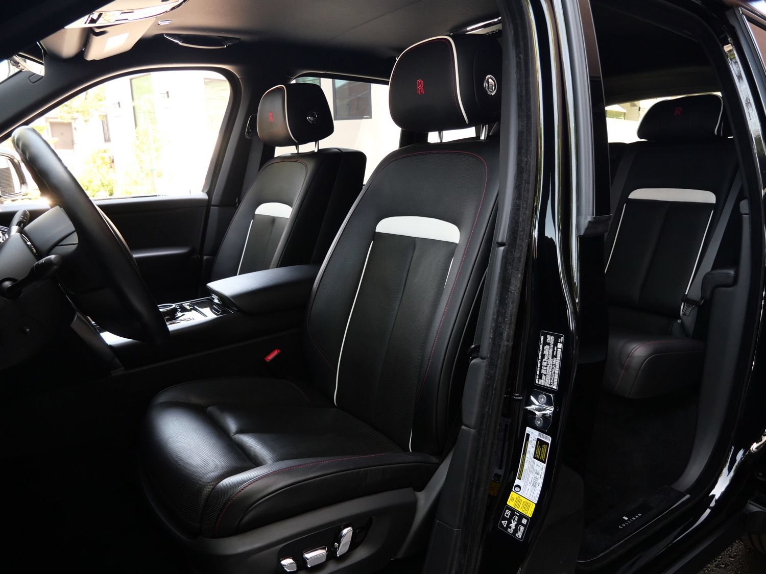 Certified 2022 Rolls-Royce Cullinan w/ Cullinan Package AWD/4WD image 32