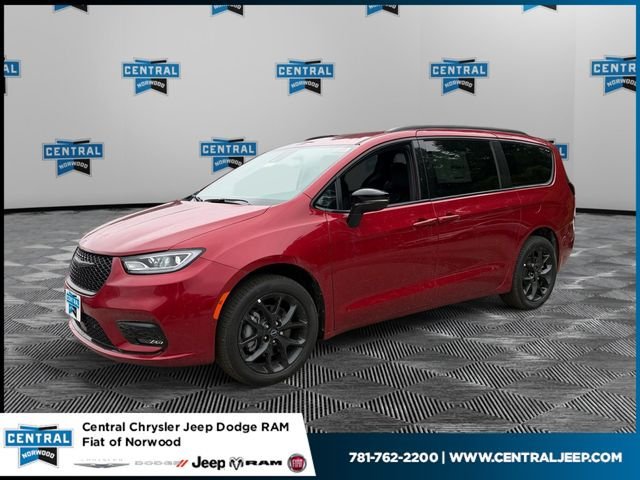 New 2026 Chrysler Pacifica Select w/ S Appearance Package