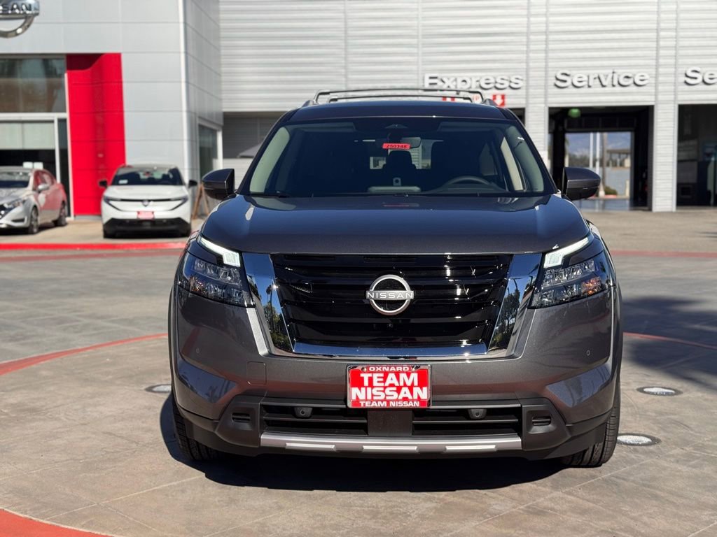 New 2025 Nissan Pathfinder SL image 3