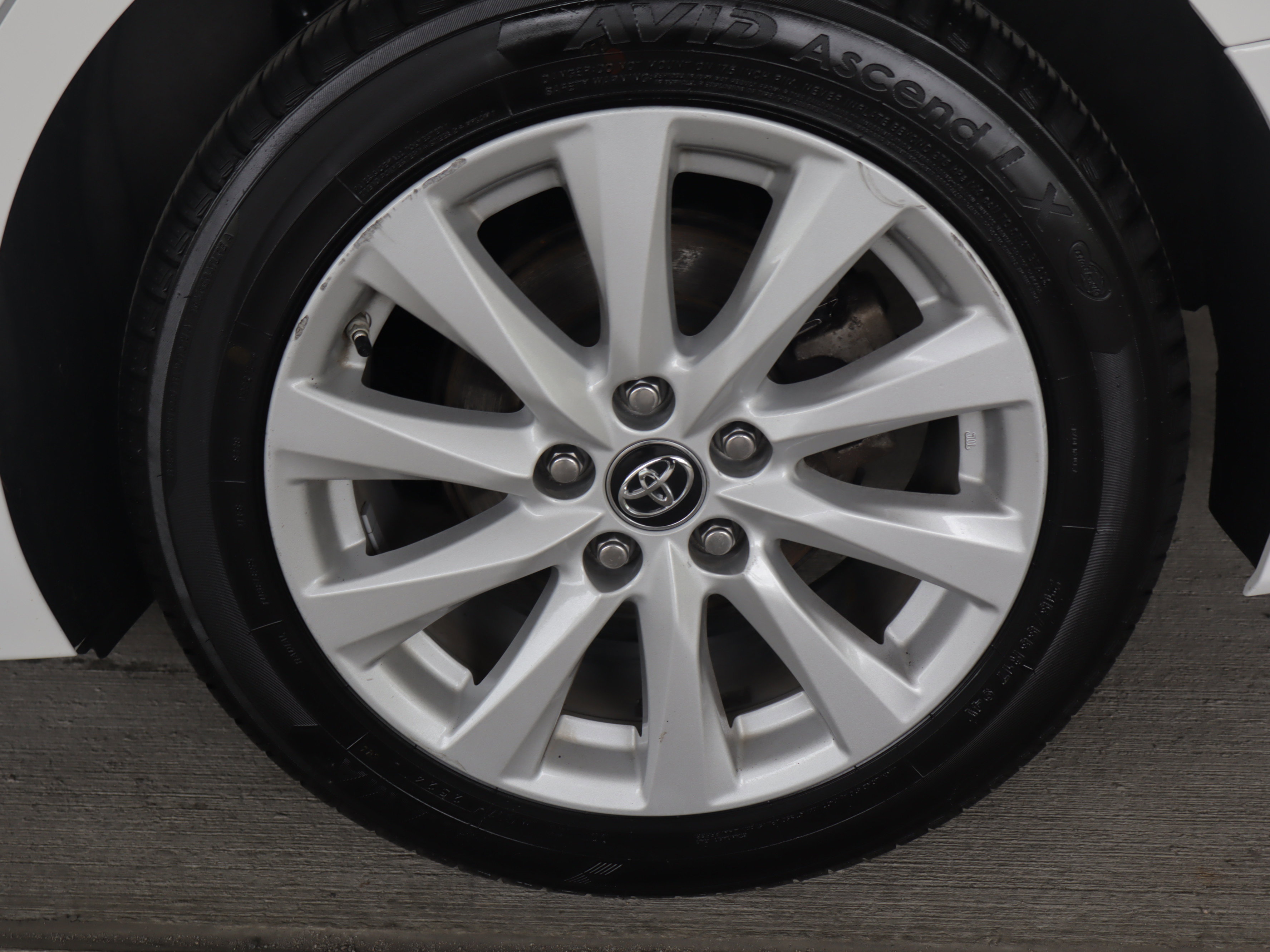 Used 2018 Toyota Camry LE FWD image 25