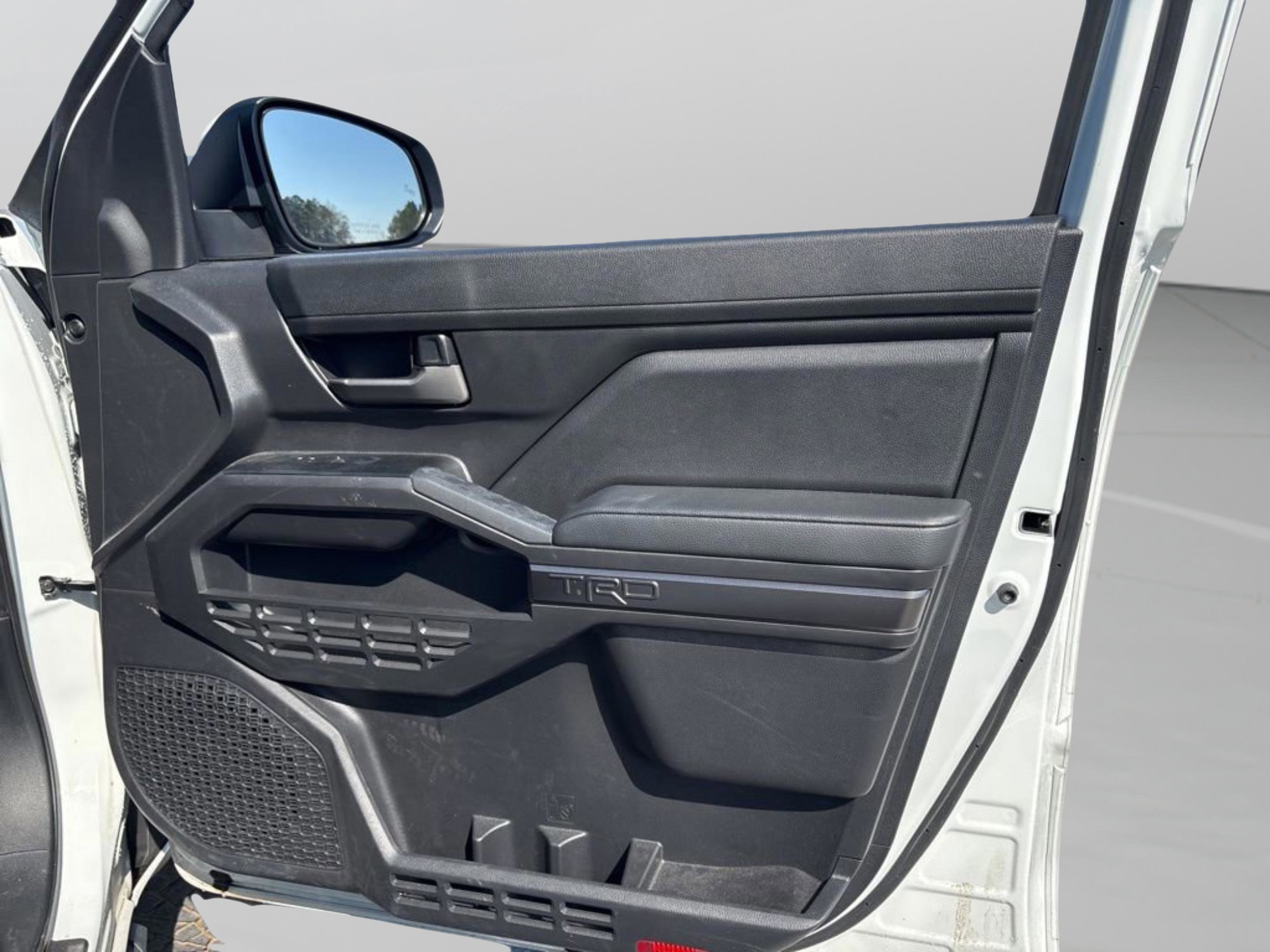 Used 2025 Toyota Tacoma TRD Sport image 34