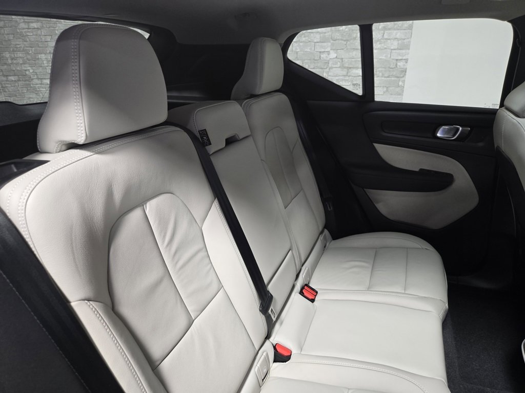 Used 2024 Volvo XC40 B5 Plus image 50