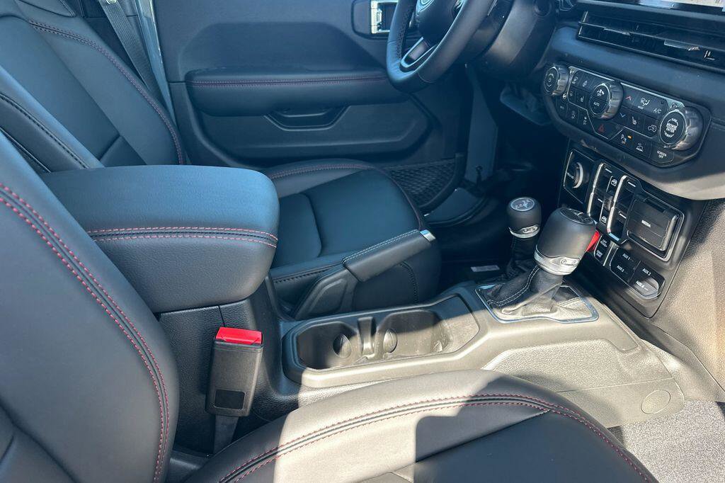 New 2026 Jeep Gladiator Rubicon w/ Safety Group AWD/4WD image 15