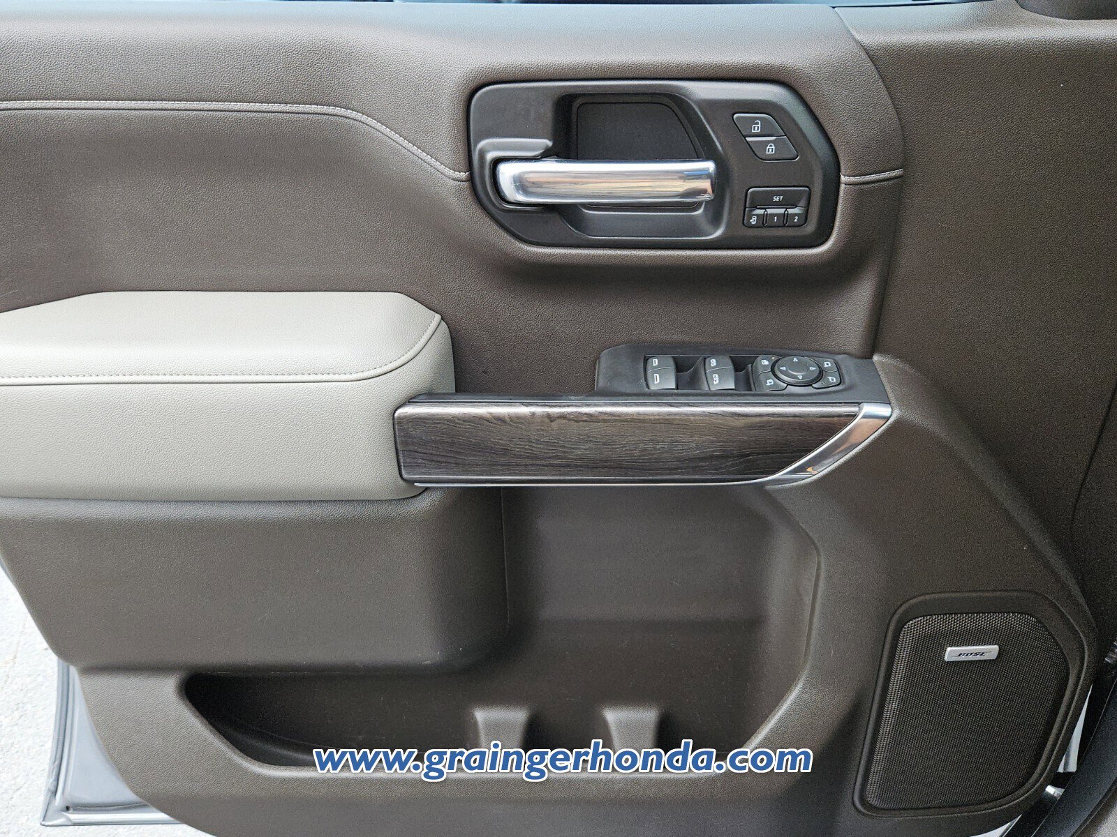 Used 2022 Chevrolet Silverado 1500 LTZ w/ LTZ Convenience Package II AWD/4WD image 25