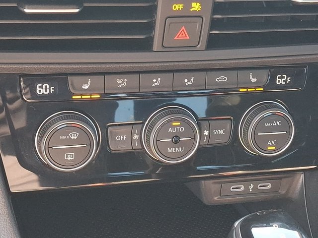 Used 2023 Volkswagen Jetta SE w/ Panoramic Sunroof Package FWD image 21