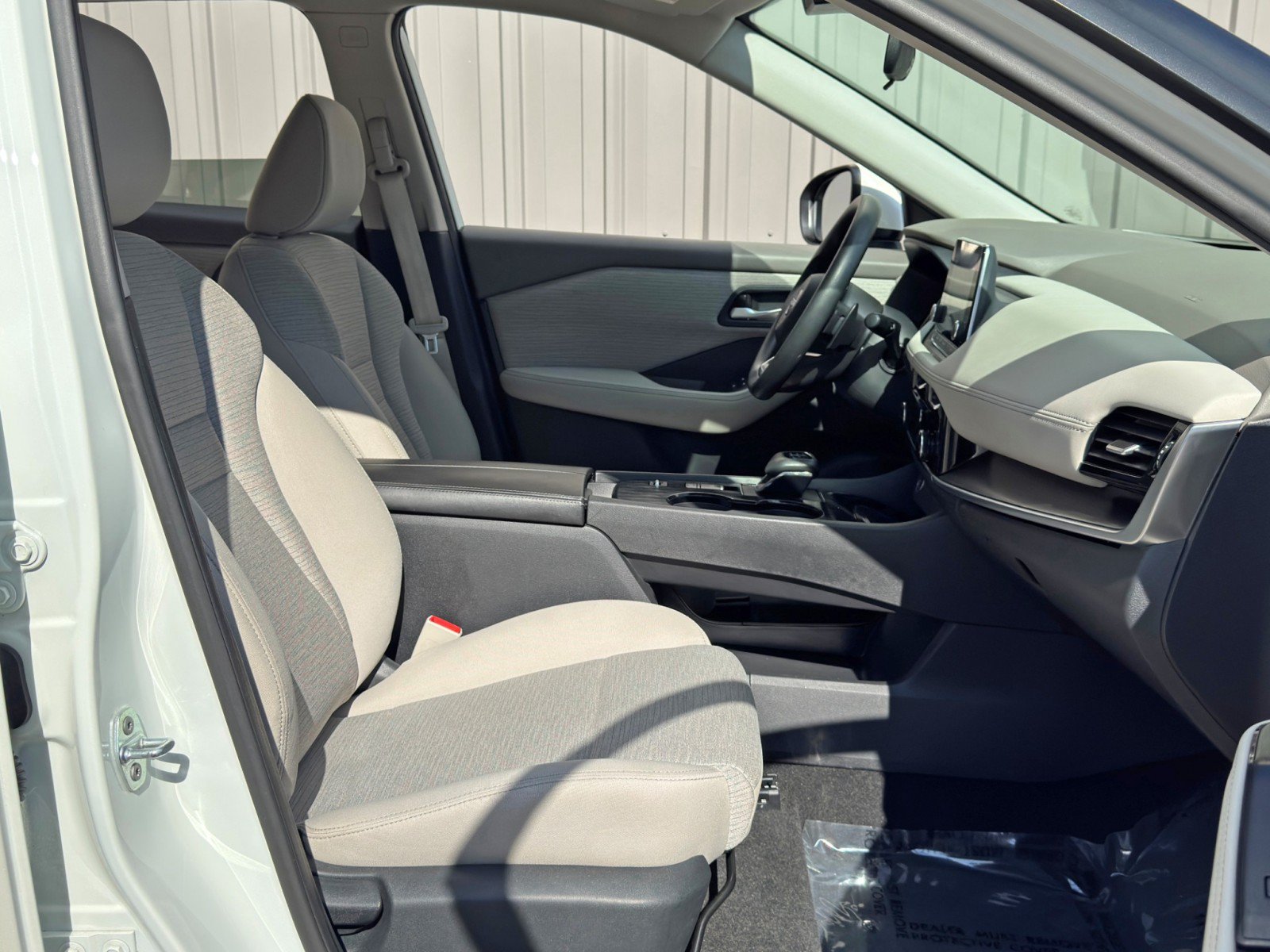Used 2022 Nissan Rogue SV FWD image 14