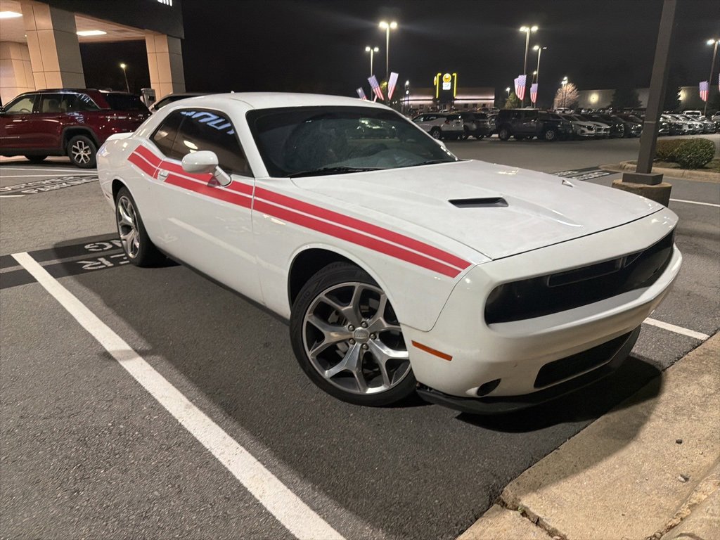 Used 2016 Dodge Challenger SXT Plus image 3