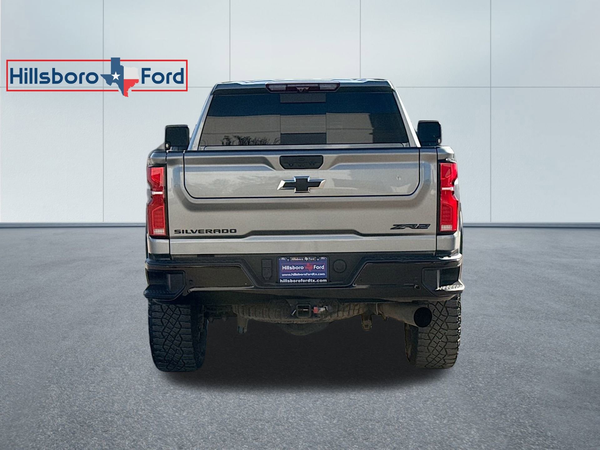 Used 2024 Chevrolet Silverado 2500 ZR2 w/ Technology Package image 9