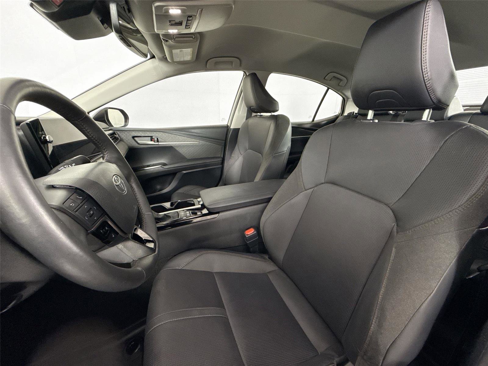 Used 2025 Toyota Camry XLE image 15