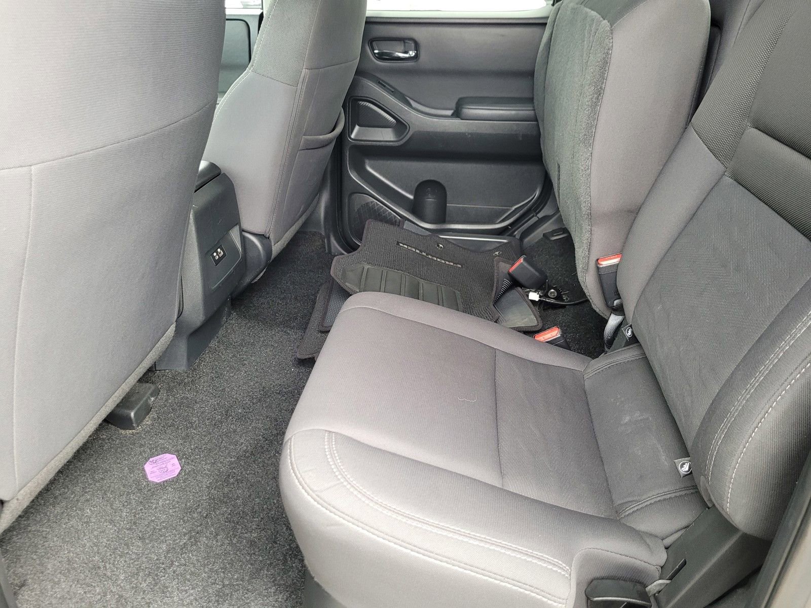 Used 2023 Nissan Frontier SV image 11