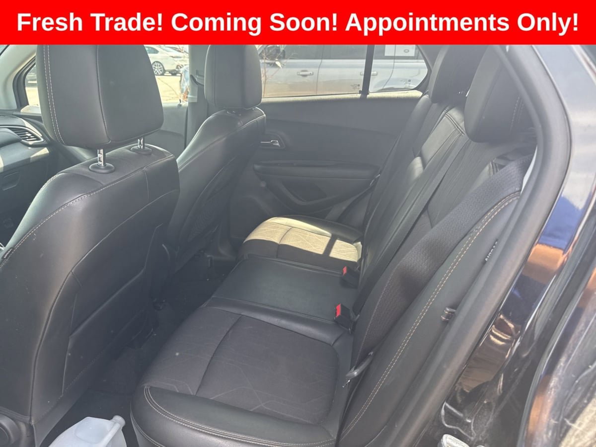 Used 2018 Chevrolet Trax LT w/ Sun & Sound Package FWD image 5
