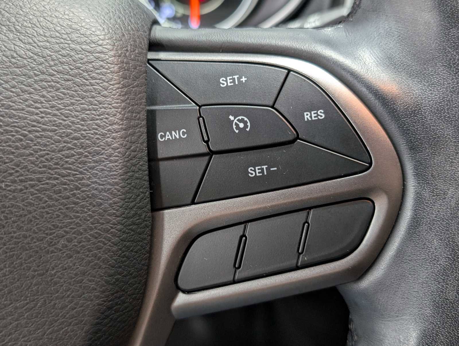 Used 2020 Jeep Cherokee Limited image 35