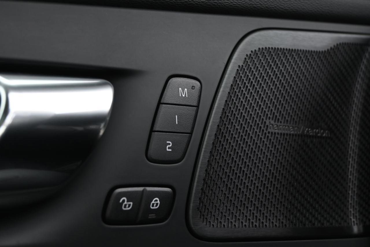 Used 2021 Volvo XC60 T8 Inscription Expression image 15