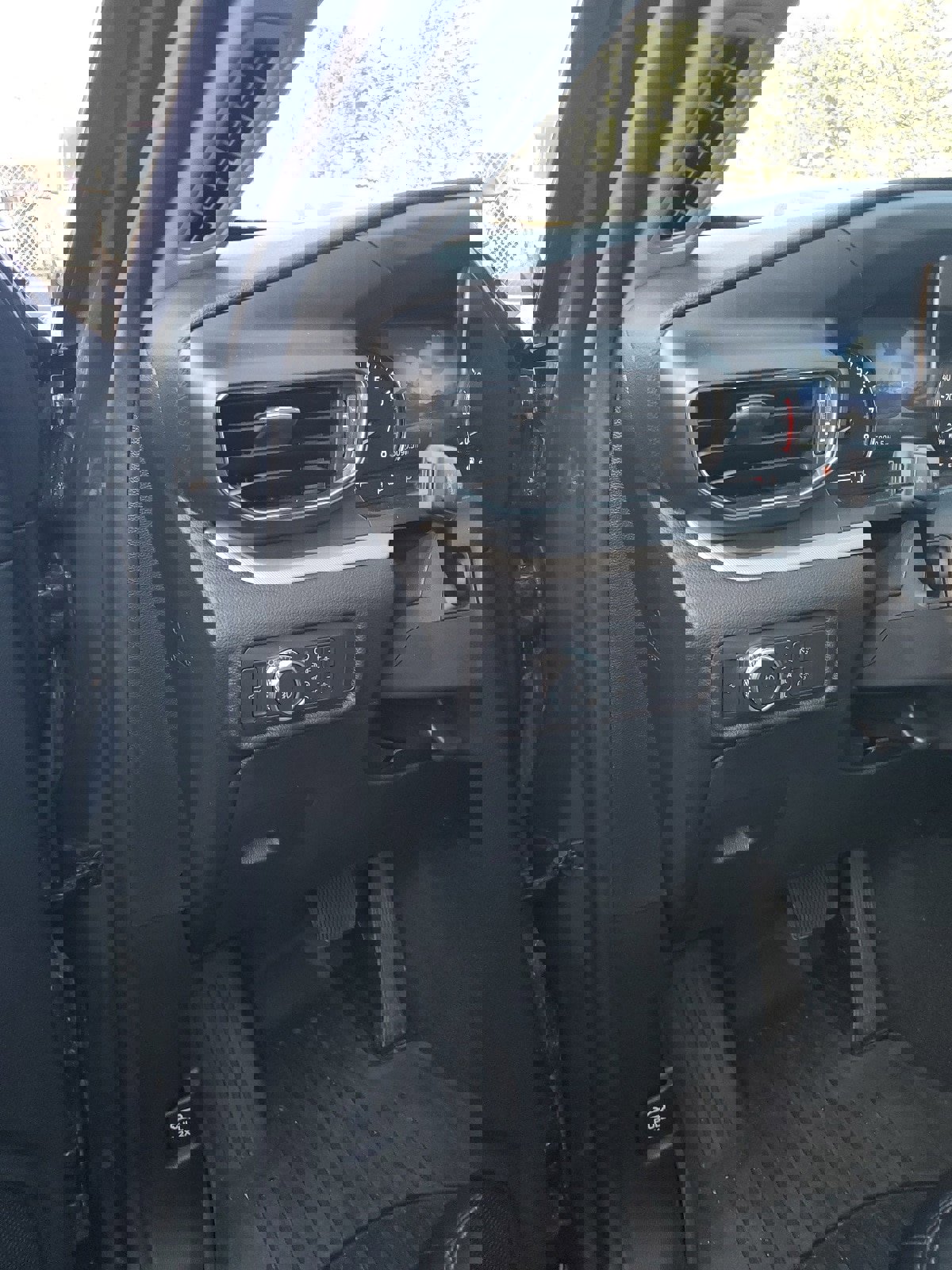 Used 2022 Ford Explorer XLT w/ Equipment Group 202A image 10