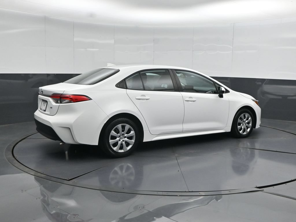 Used 2023 Toyota Corolla LE FWD image 2