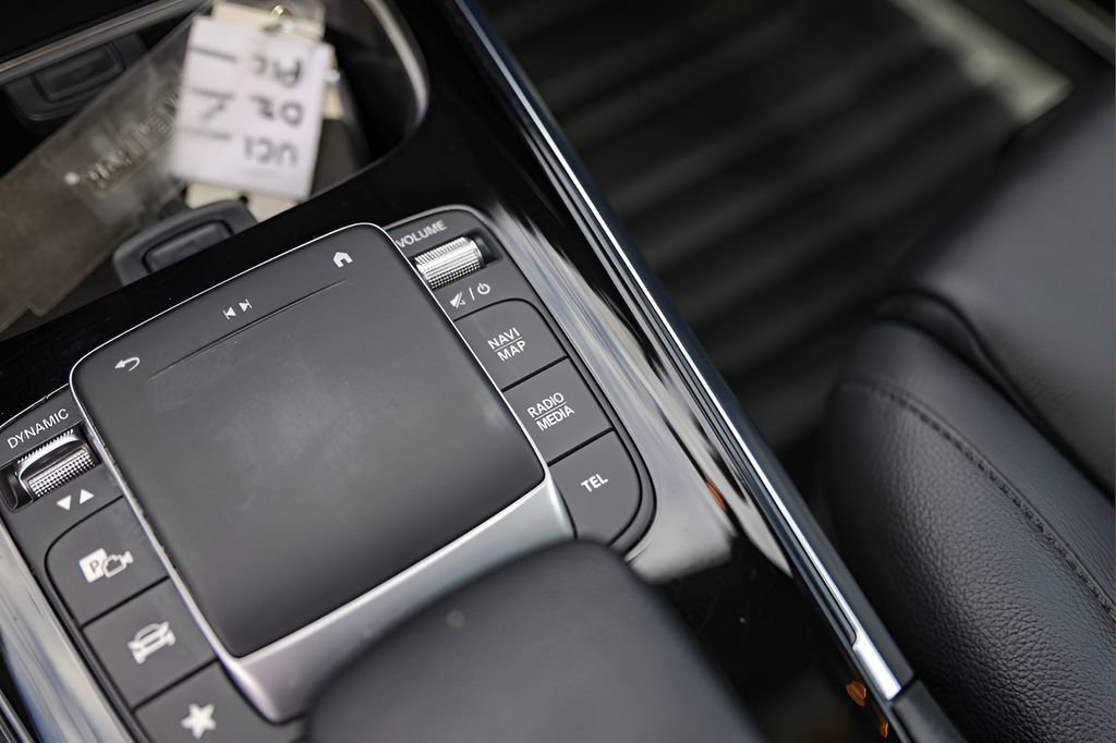 Used 2021 Mercedes-Benz GLB 250 4MATIC image 21