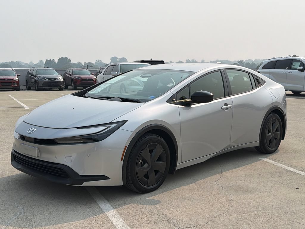 Used 2025 Toyota Prius LE FWD image 2