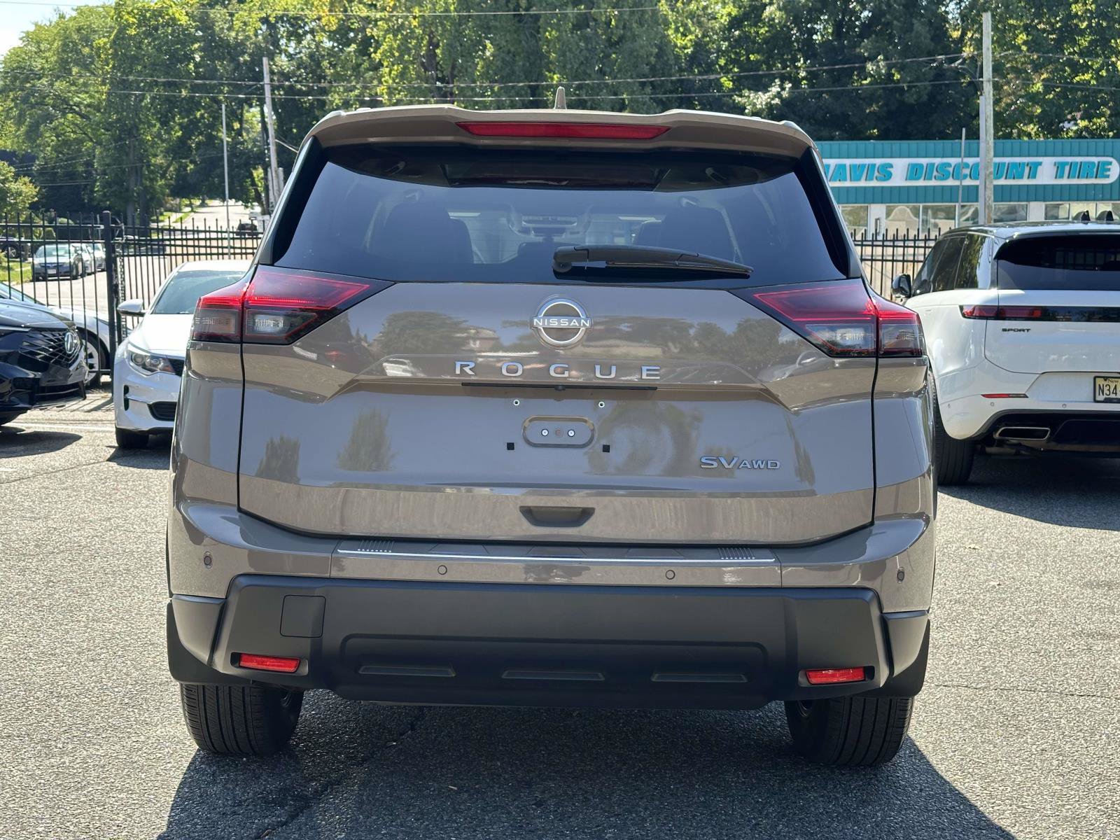 Used 2024 Nissan Rogue SV w/ SV Premium Package AWD/4WD image 4