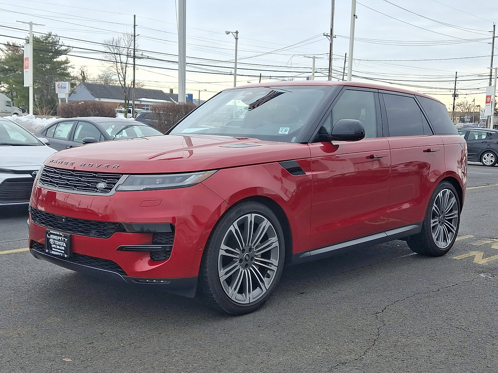 Used 2025 Land Rover Range Rover Sport SE image 3