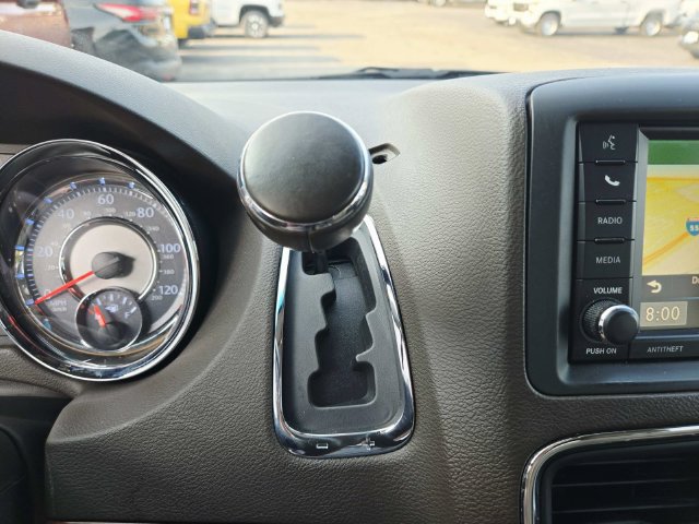 Used 2015 Chrysler Town & Country Touring FWD image 28