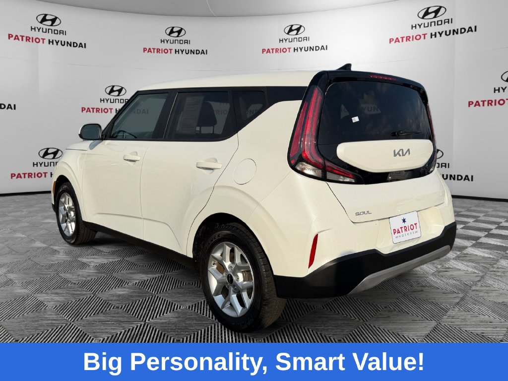 Used 2024 Kia Soul LX w/ Option Group 015 FWD image 5