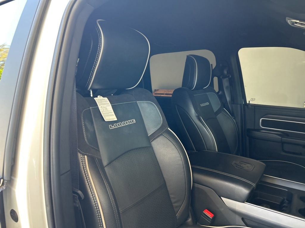 Used 2025 RAM 3500 Laramie AWD/4WD image 28