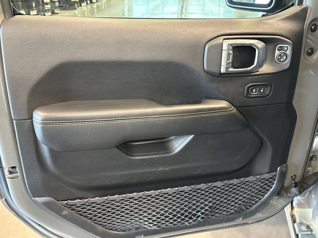 Used 2023 Jeep Gladiator Overland AWD/4WD image 6