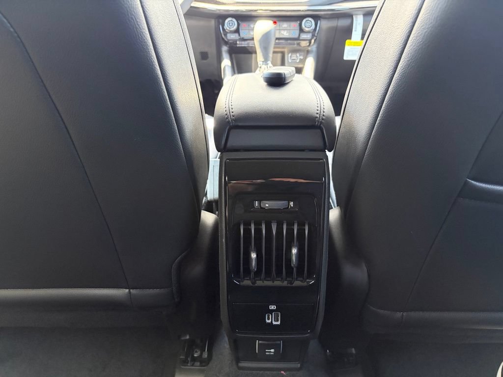 New 2026 Jeep Compass Latitude AWD/4WD image 30