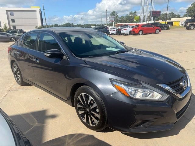 Used 2018 Nissan Altima 2.5 SV w/ 2.5 SV Technology Package FWD image 4