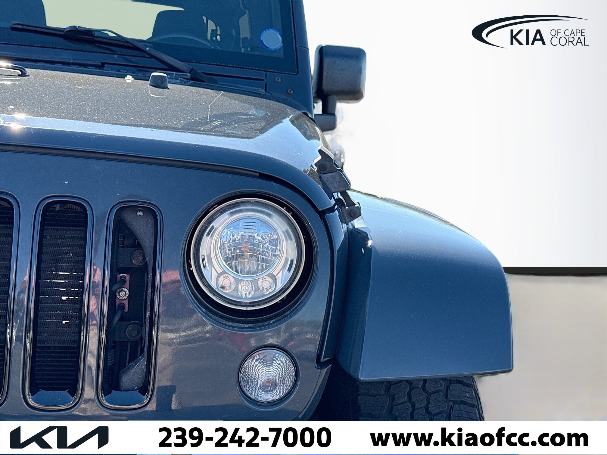Used 2017 Jeep Wrangler Unlimited Sahara w/ Connectivity Group image 9