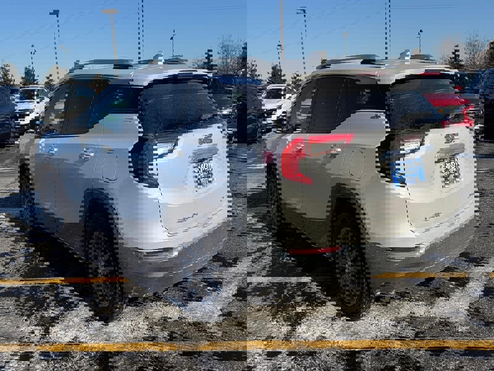 Used 2024 GMC Terrain SLT w/ Infotainment Package II image 3