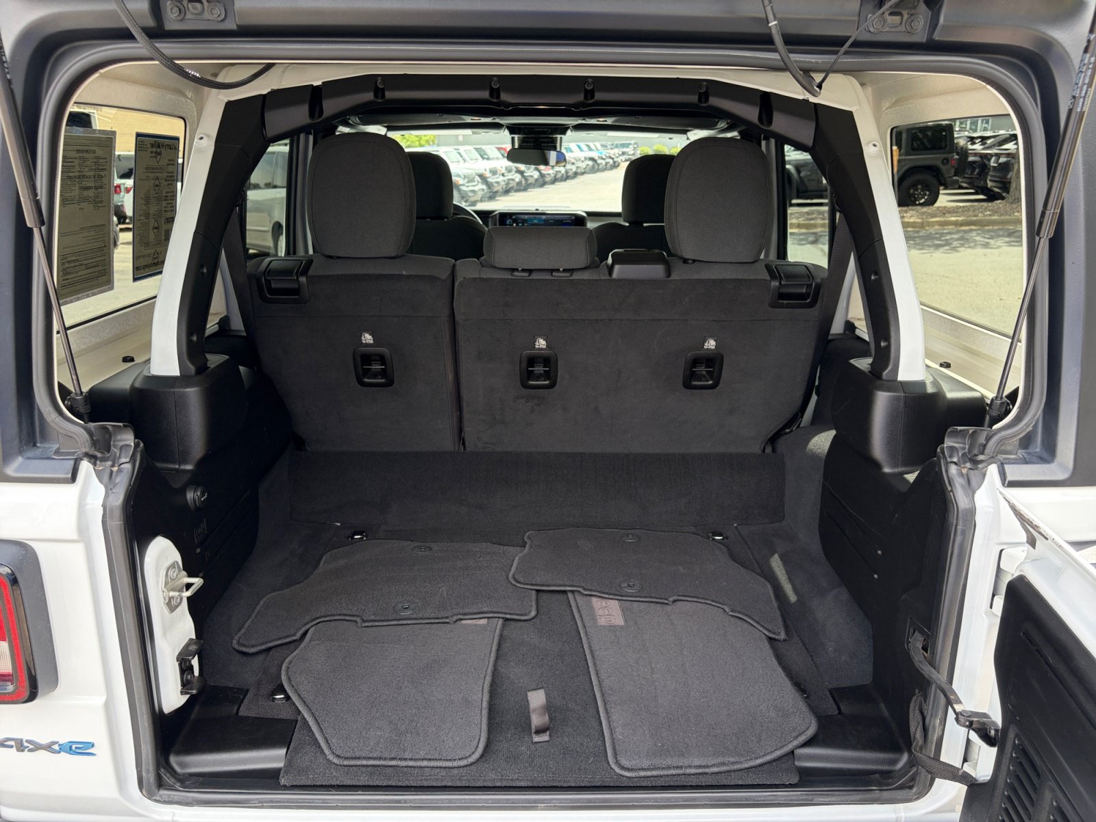 Used 2024 Jeep Wrangler Unlimited AWD/4WD image 31