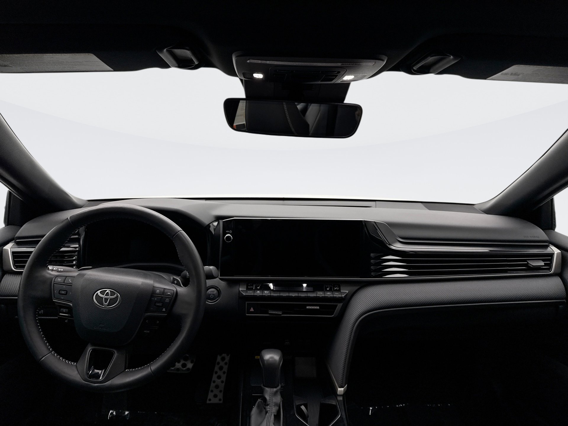 Used 2025 Toyota Camry SE w/ Multimedia Upgrade Package image 14