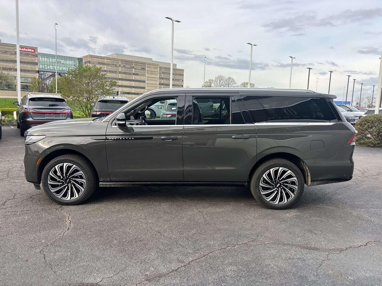 New 2025 Lincoln Navigator L Black Label image 4