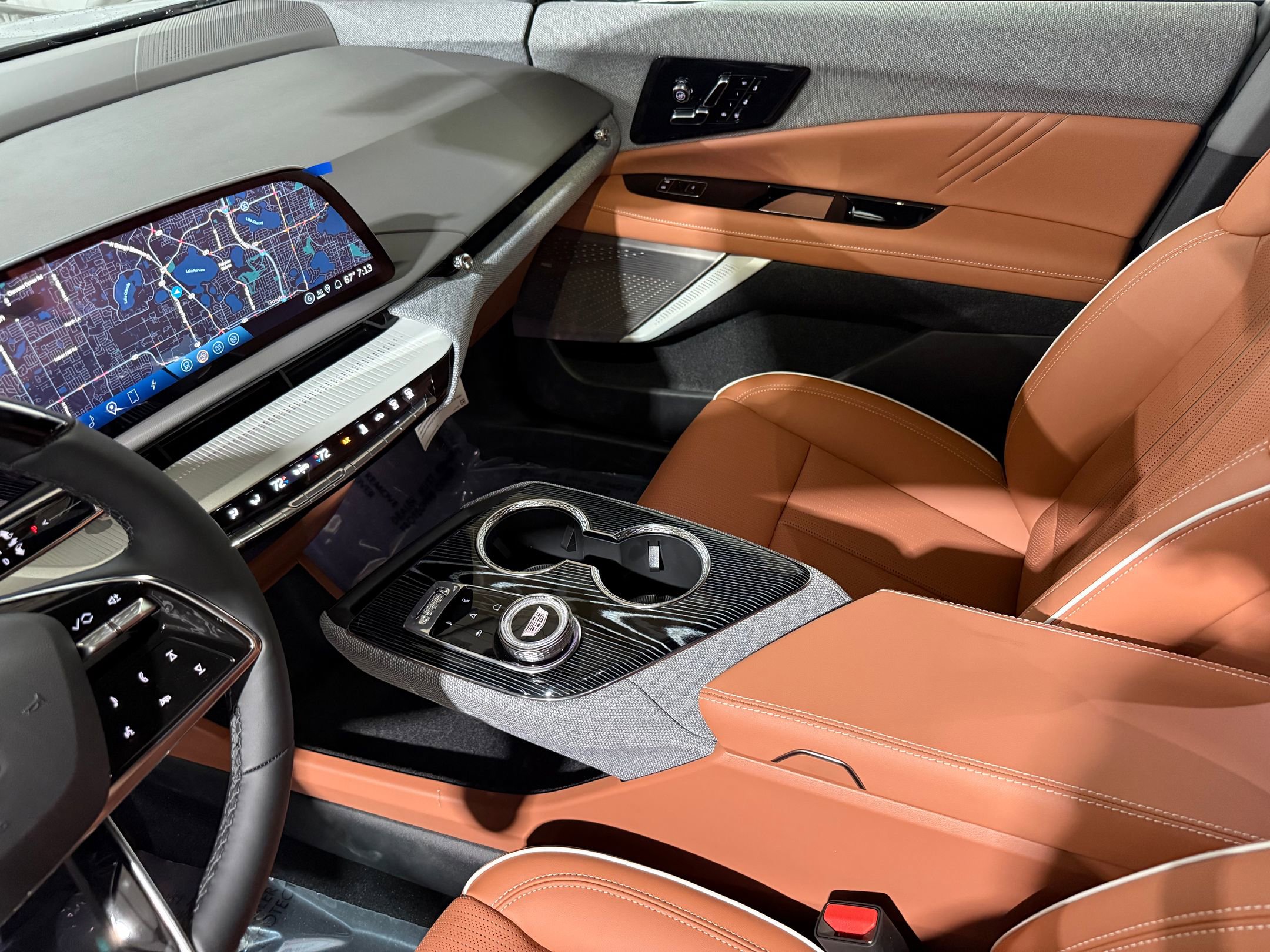 New 2026 Cadillac Optiq Luxury 2 image 36