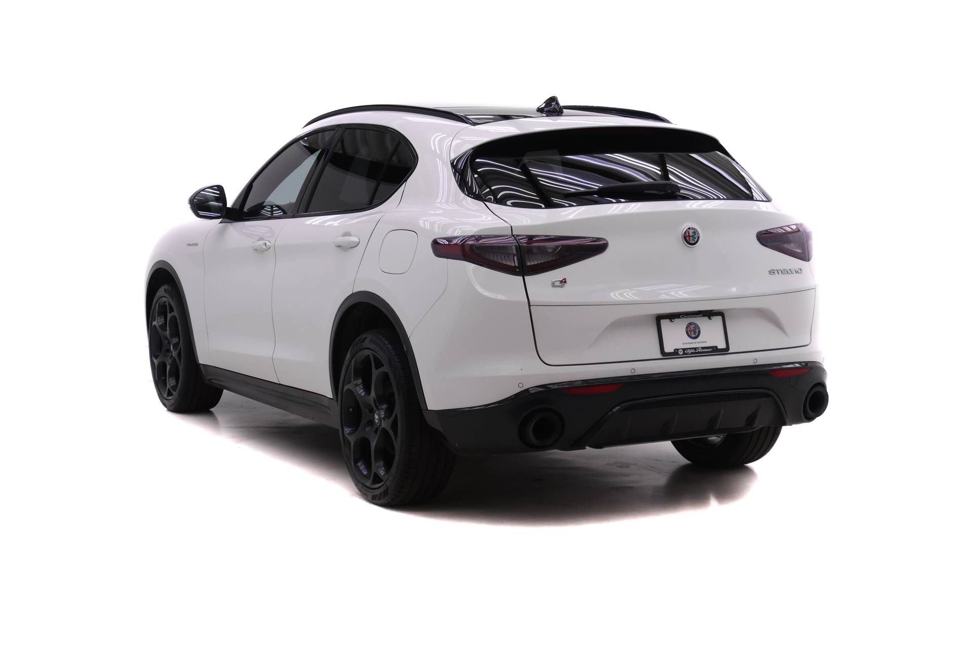 Certified 2024 Alfa Romeo Stelvio Veloce AWD/4WD image 5