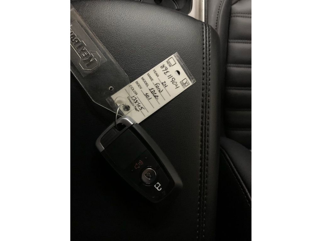 Used 2024 Ford Edge SEL image 33