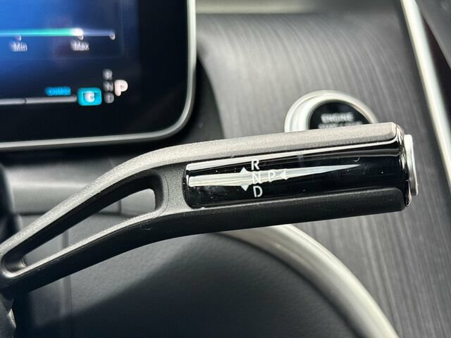 Used 2024 Mercedes-Benz GLC 300 4MATIC image 25