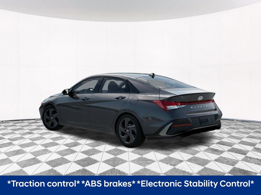 Used 2026 Hyundai Elantra Sport FWD image 7