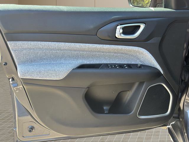 Used 2024 Jeep Compass Sport image 15