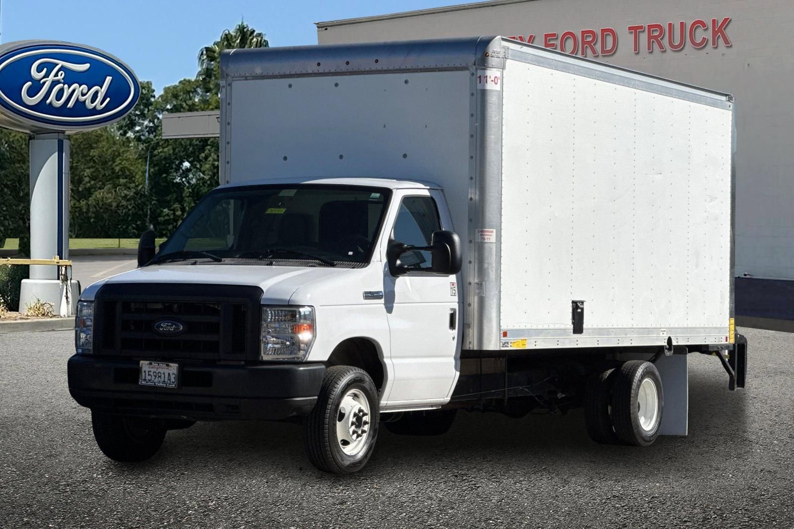 Used 2019 Ford E-450 and Econoline 450 Super Duty w/ Power Windows & Locks Group RWD image 8