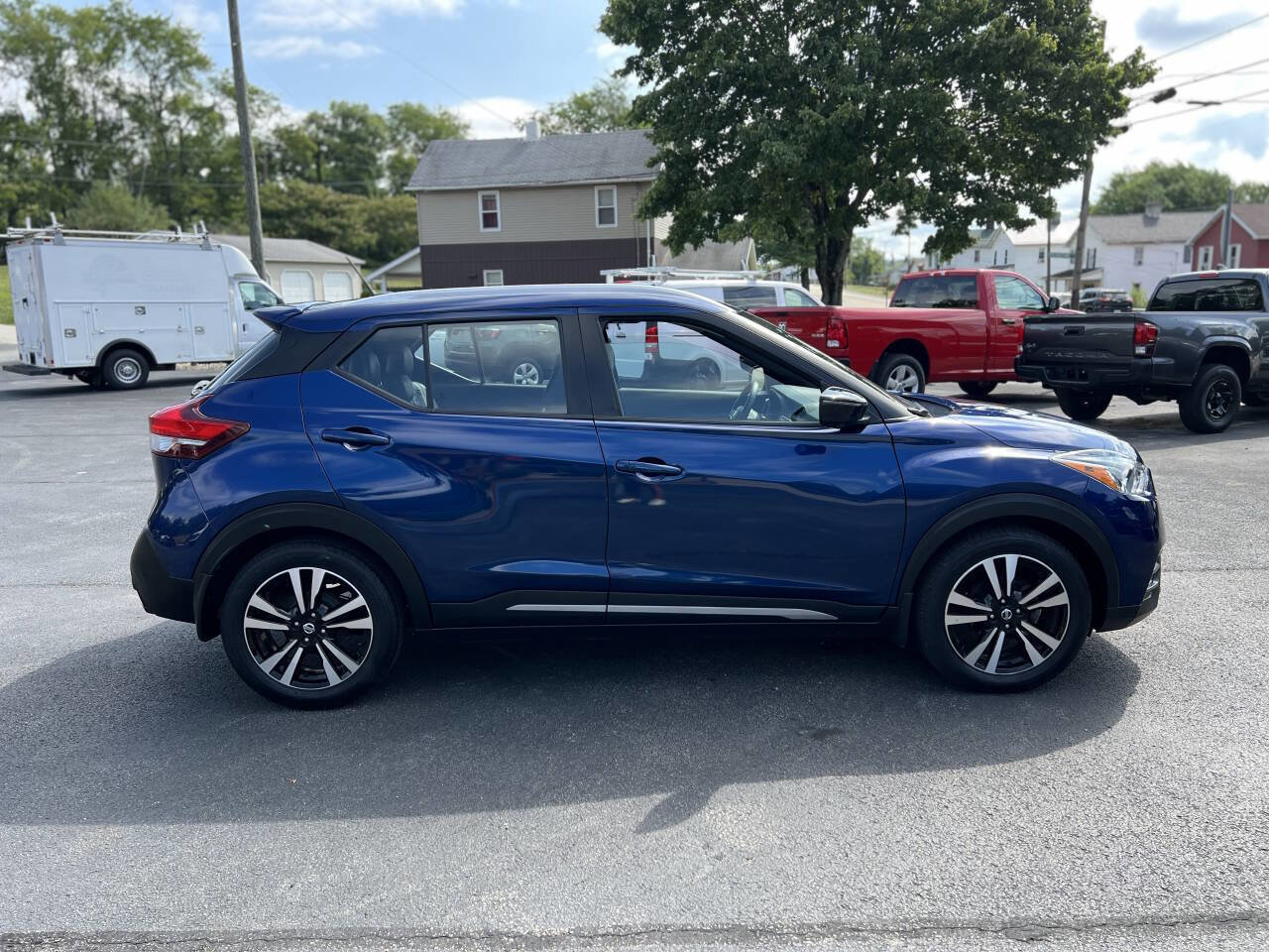 Used 2019 Nissan Kicks SR w/ SR Premium Package image 4