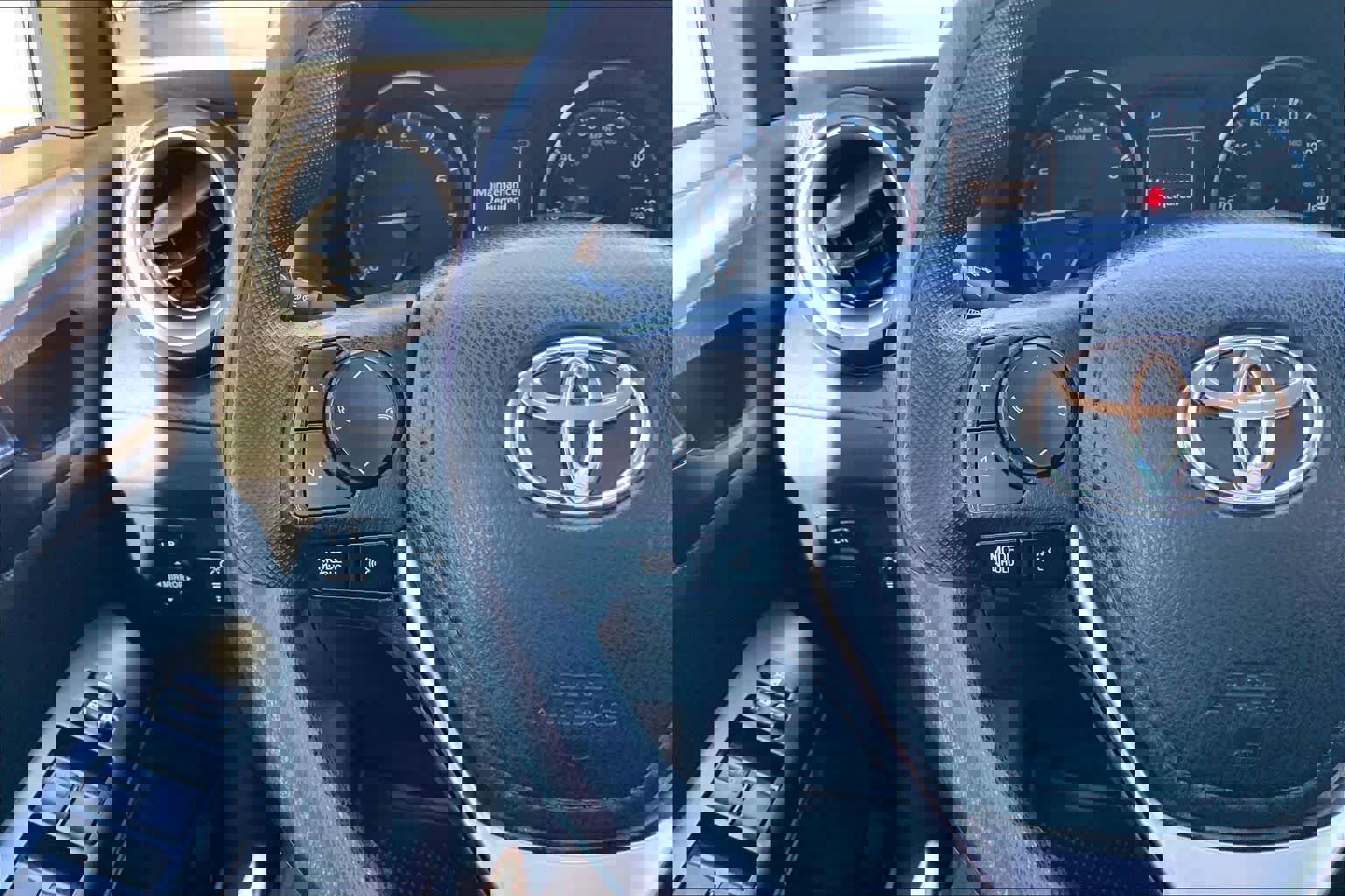 Used 2017 Toyota RAV4 LE image 22