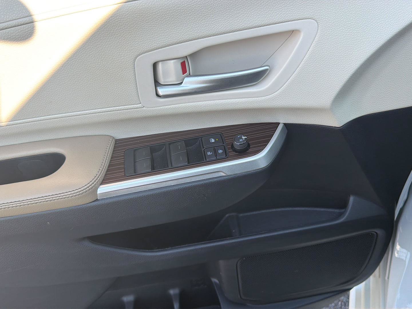 Used 2021 Toyota Sienna XLE w/ XLE Plus Package FWD image 8