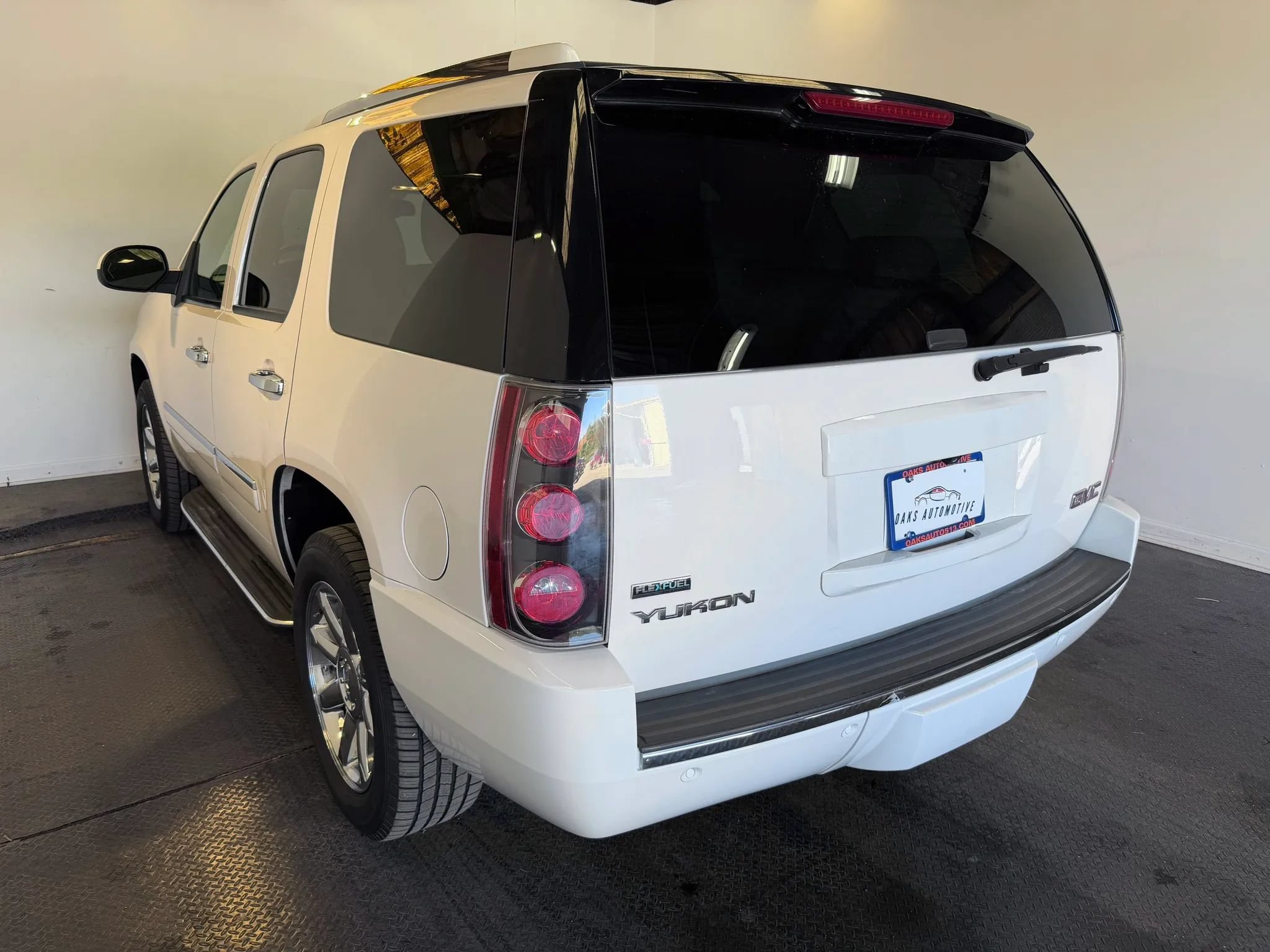 Used 2012 GMC Yukon Denali AWD/4WD image 5