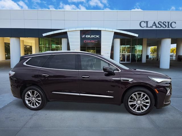 Used 2022 Buick Enclave Avenir w/ Avenir Technology Package FWD image 9