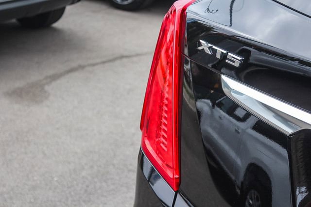 Used 2018 Cadillac XT5 Luxury w/ Driver Awareness Package image 9