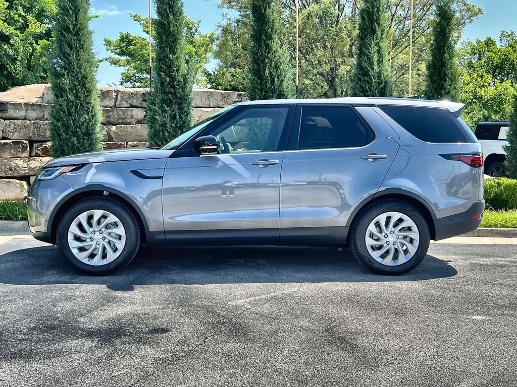 Used 2025 Land Rover Discovery S image 2