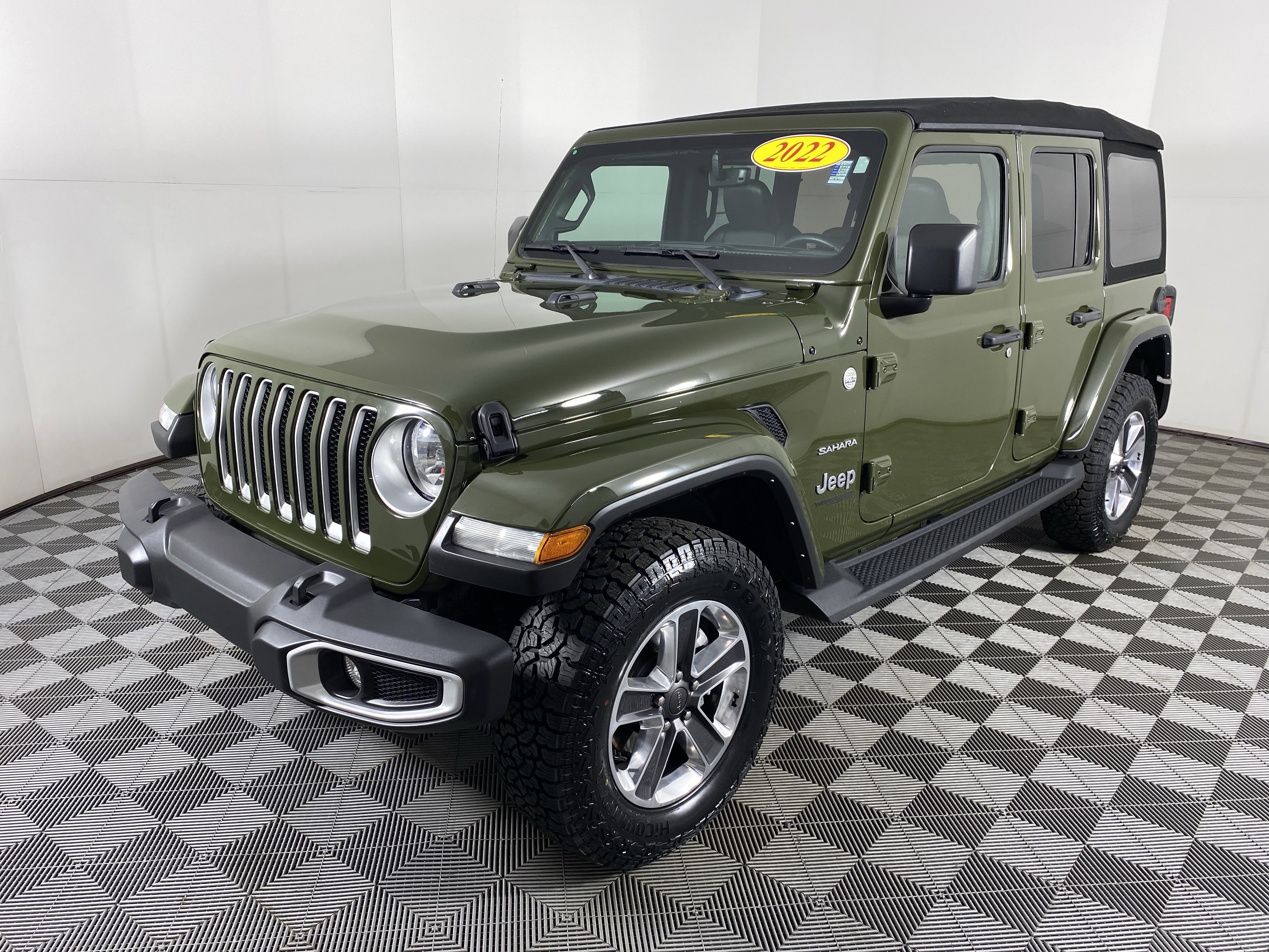 Used 2022 Jeep Wrangler Unlimited Sahara w/ Cold Weather Group image 12