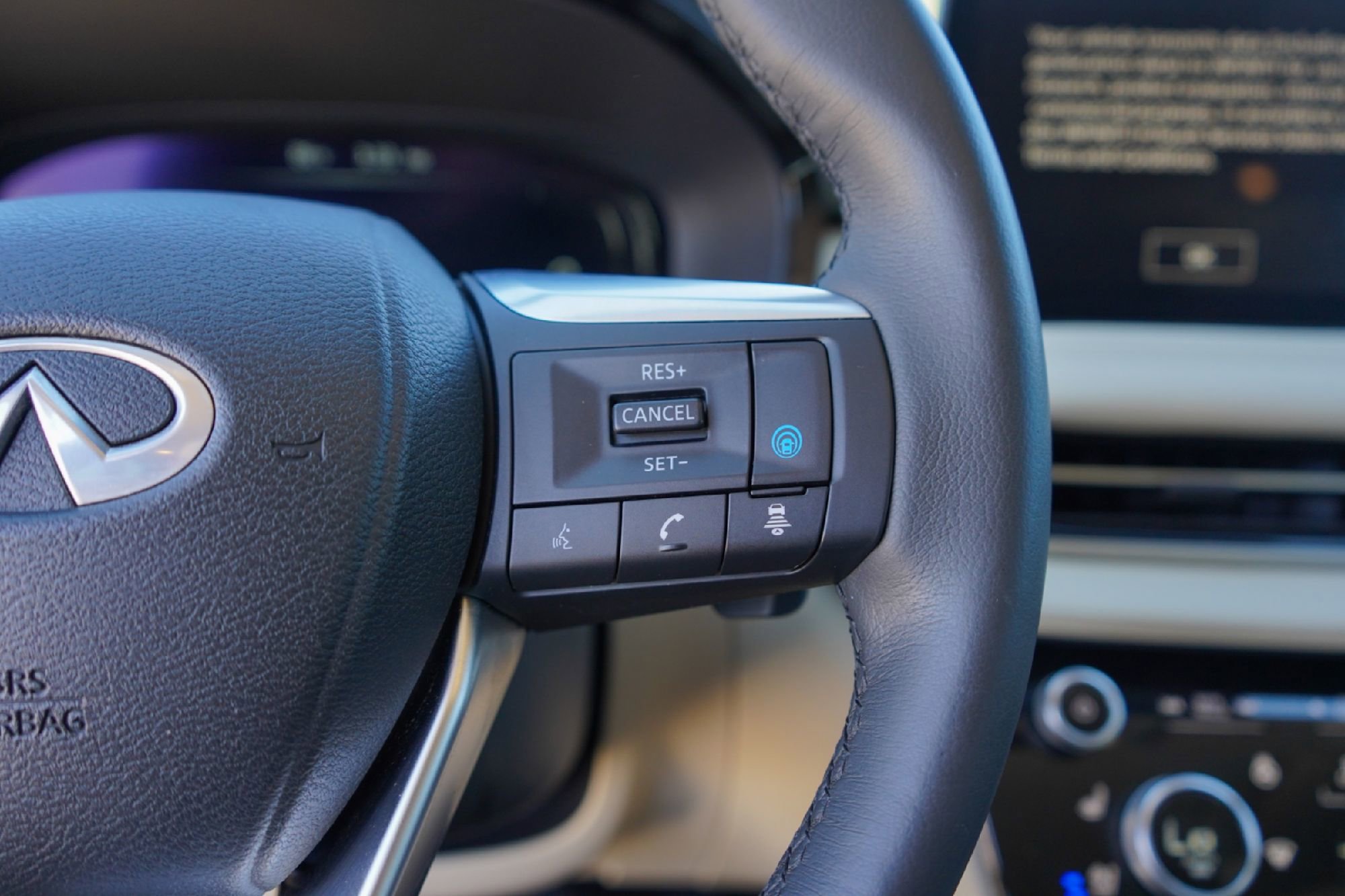 Certified 2023 INFINITI QX60 Luxe w/ Performance Audio Package image 11